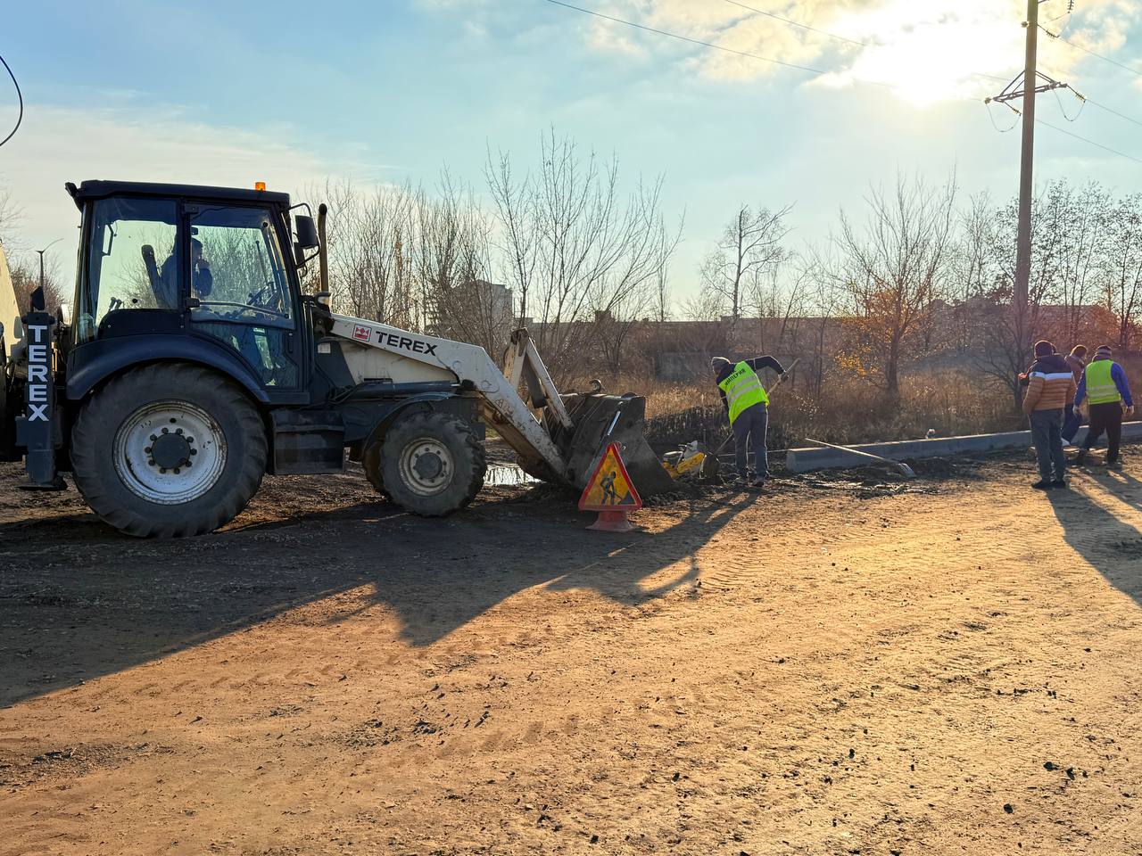 Сергей Козенко: Совместно с начальником управления автомобильных дорог Министерства инфраструктуры и транспорта ЛНР Дмитрием Кузьминым провели инспекцию по восстановлению улично-дорожной сети в Краснодонском муниципальном... Сергей Козенко: Совместно с начальником управления автомобильных дорог Министерства инфраструктуры и транспорта ЛНР Дмитрием Кузьминым провели инспекцию по восстановлению улично-дорожной сети в Краснодонском муниципальном...