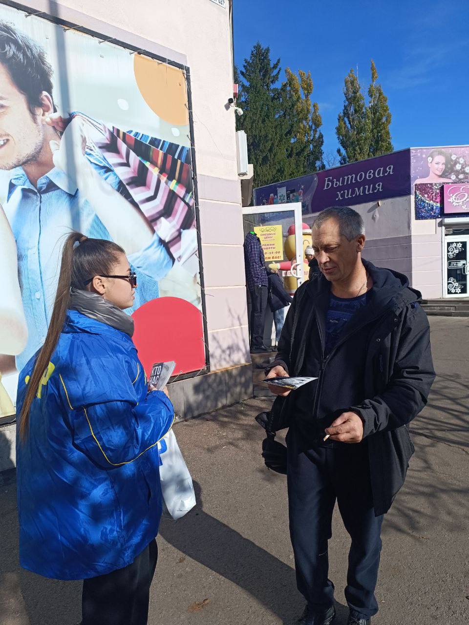РАБОТА РЯДОМ С ЛЮДЬМИ. Активисты Краснолучского местного отделения ЛДПР провели встречу с жителями округа РАБОТА РЯДОМ С ЛЮДЬМИ. Активисты Краснолучского местного отделения ЛДПР провели встречу с жителями округа