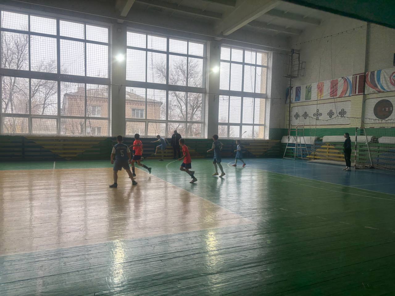 В Краснодоне состоялся турнир по мини - футболу среди школ муниципального округа В Краснодоне состоялся турнир по мини - футболу среди школ муниципального округа