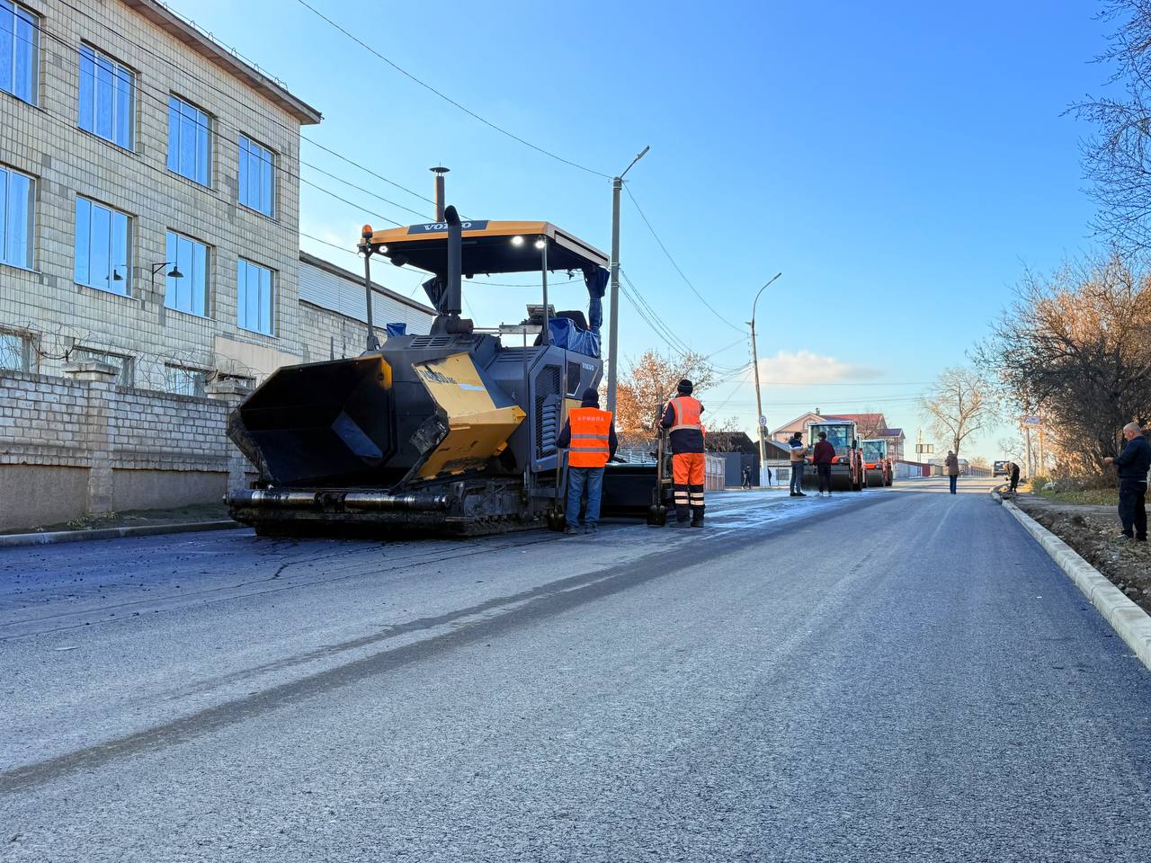 Сергей Козенко: Совместно с начальником управления автомобильных дорог Министерства инфраструктуры и транспорта ЛНР Дмитрием Кузьминым провели инспекцию по восстановлению улично-дорожной сети в Краснодонском муниципальном... Сергей Козенко: Совместно с начальником управления автомобильных дорог Министерства инфраструктуры и транспорта ЛНР Дмитрием Кузьминым провели инспекцию по восстановлению улично-дорожной сети в Краснодонском муниципальном...