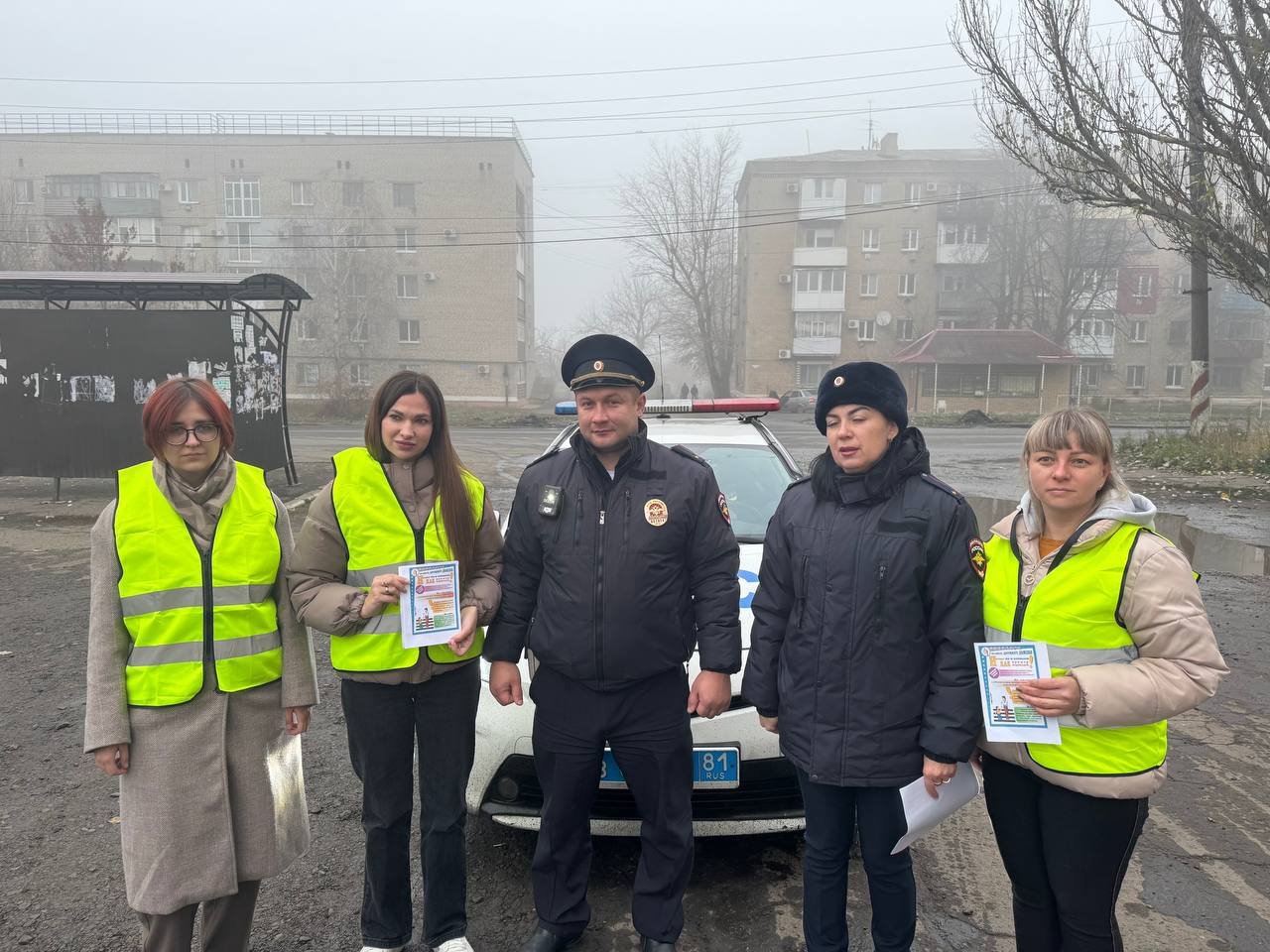 Сотрудники ОГИБДД ОМВД России «Свердловский» совместно с «Родительским патрулем» Сотрудники ОГИБДД ОМВД России «Свердловский» совместно с «Родительским патрулем»