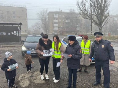 Сотрудники ОГИБДД ОМВД России «Свердловский» совместно с «Родительским патрулем»