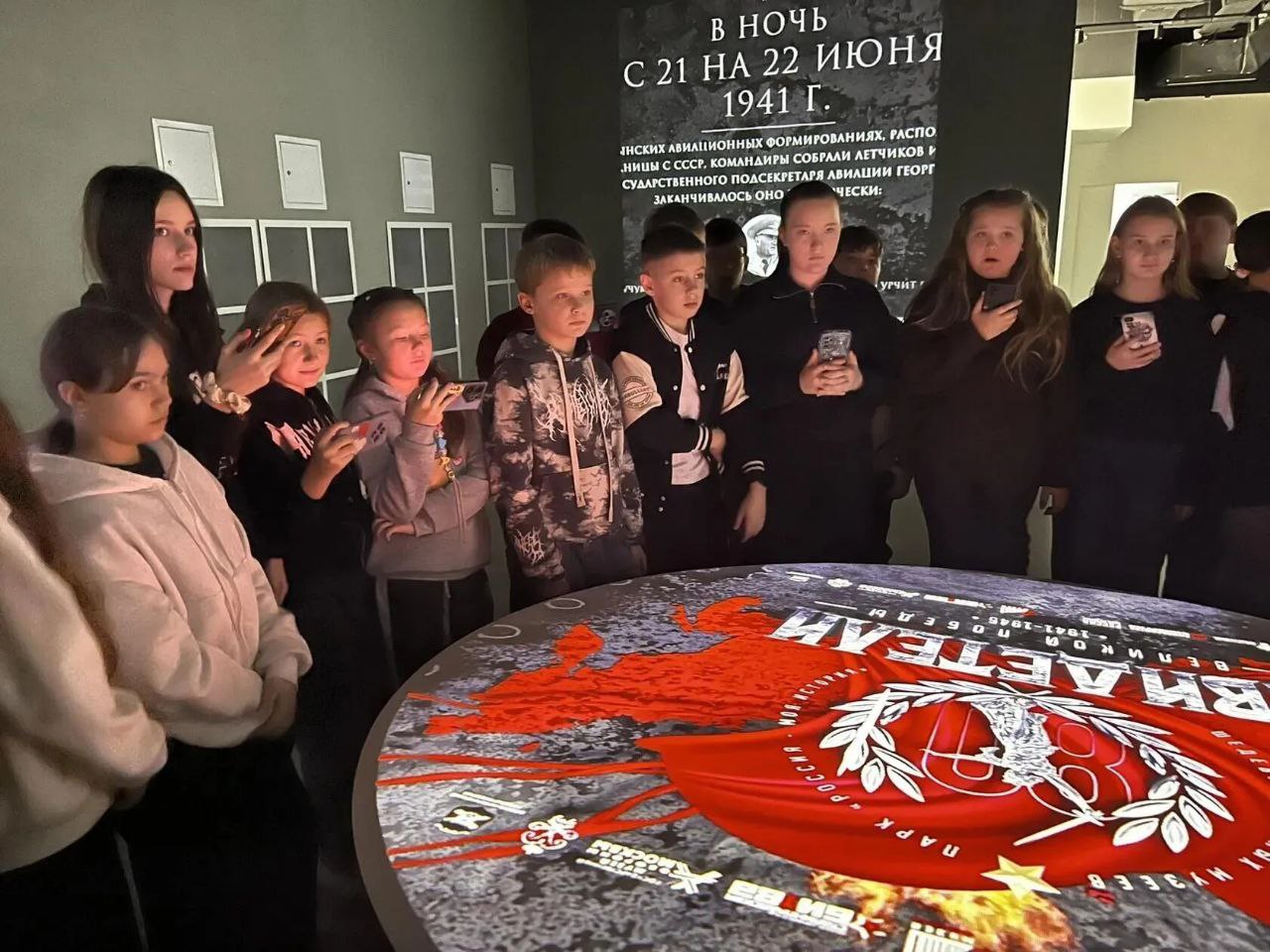 Учащиеся Ровеньковской школы №6 им. О.В. Анащенко совершили увлекательное путешествие в интерактивный музей "Россия – моя история"