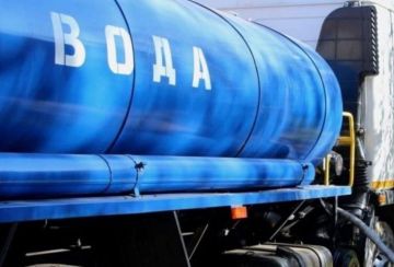 Подвоз воды. Администрацией Антрацитовского муниципального округа совместно с Антрацитовским департаментом ГУП ЛНР "Лугансквода" продолжается подвоз воды населению