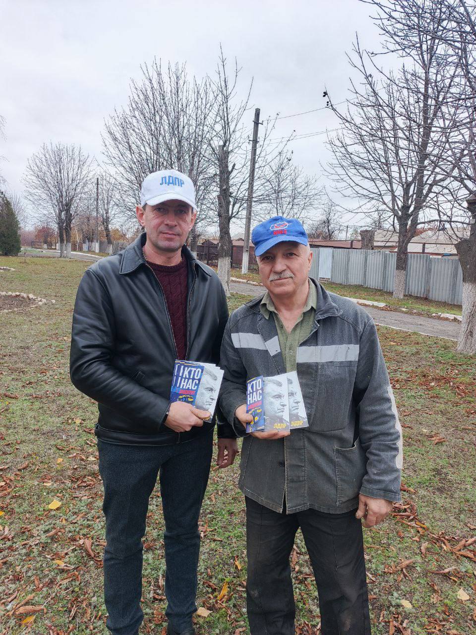 ДИАЛОГ С ЖИТЕЛЯМИ. Депутат Совета Ровеньковского городского округа от фракции ЛДПР Павел Старостенко провёл встречу с жителями и подробно рассказал о главных направлениях работы партии, а также выслушал самые острые и...