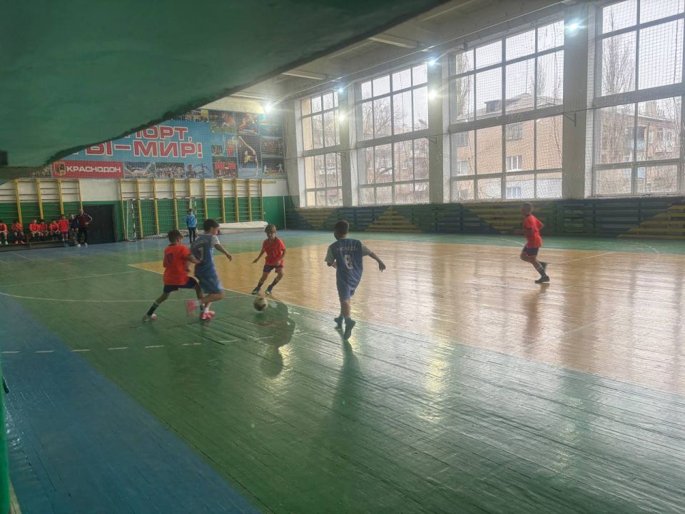 В Краснодоне состоялся турнир по мини - футболу среди школ муниципального округа В Краснодоне состоялся турнир по мини - футболу среди школ муниципального округа