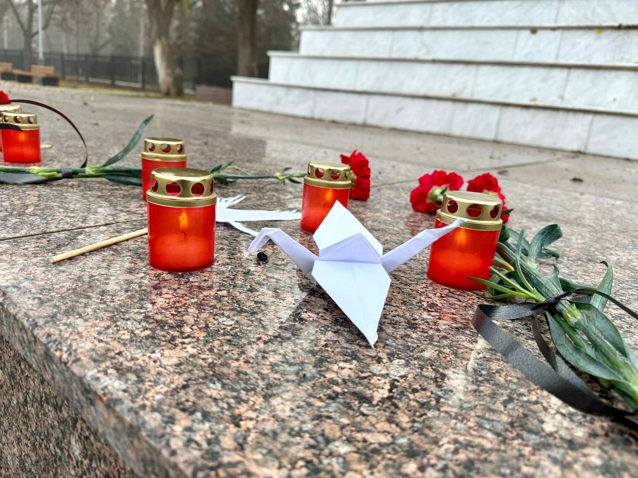 111В Луганске дорожные полицейские провели мероприятие, приуроченное к Всемирному дню памяти жертв ДТП 111В Луганске дорожные полицейские провели мероприятие, приуроченное к Всемирному дню памяти жертв ДТП