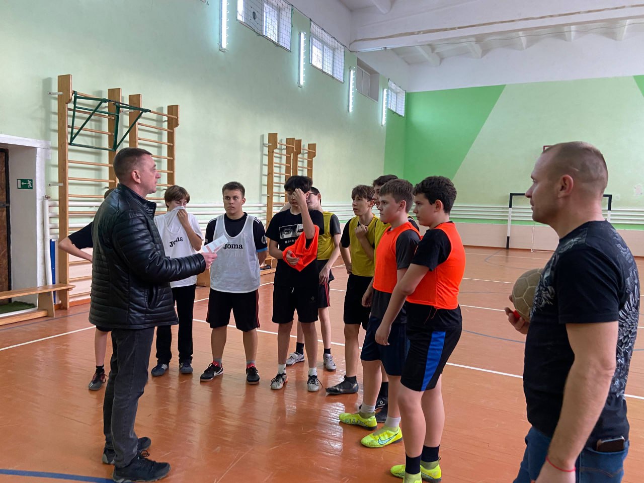 Сегодня в МБУ ДО "Новоайдарская ДЮСШ" был проведен футбольный матч приуроченный к месячнику антинаркотической направленности и популяризации здорового образа жизни Сегодня в МБУ ДО "Новоайдарская ДЮСШ" был проведен футбольный матч приуроченный к месячнику антинаркотической направленности и популяризации здорового образа жизни