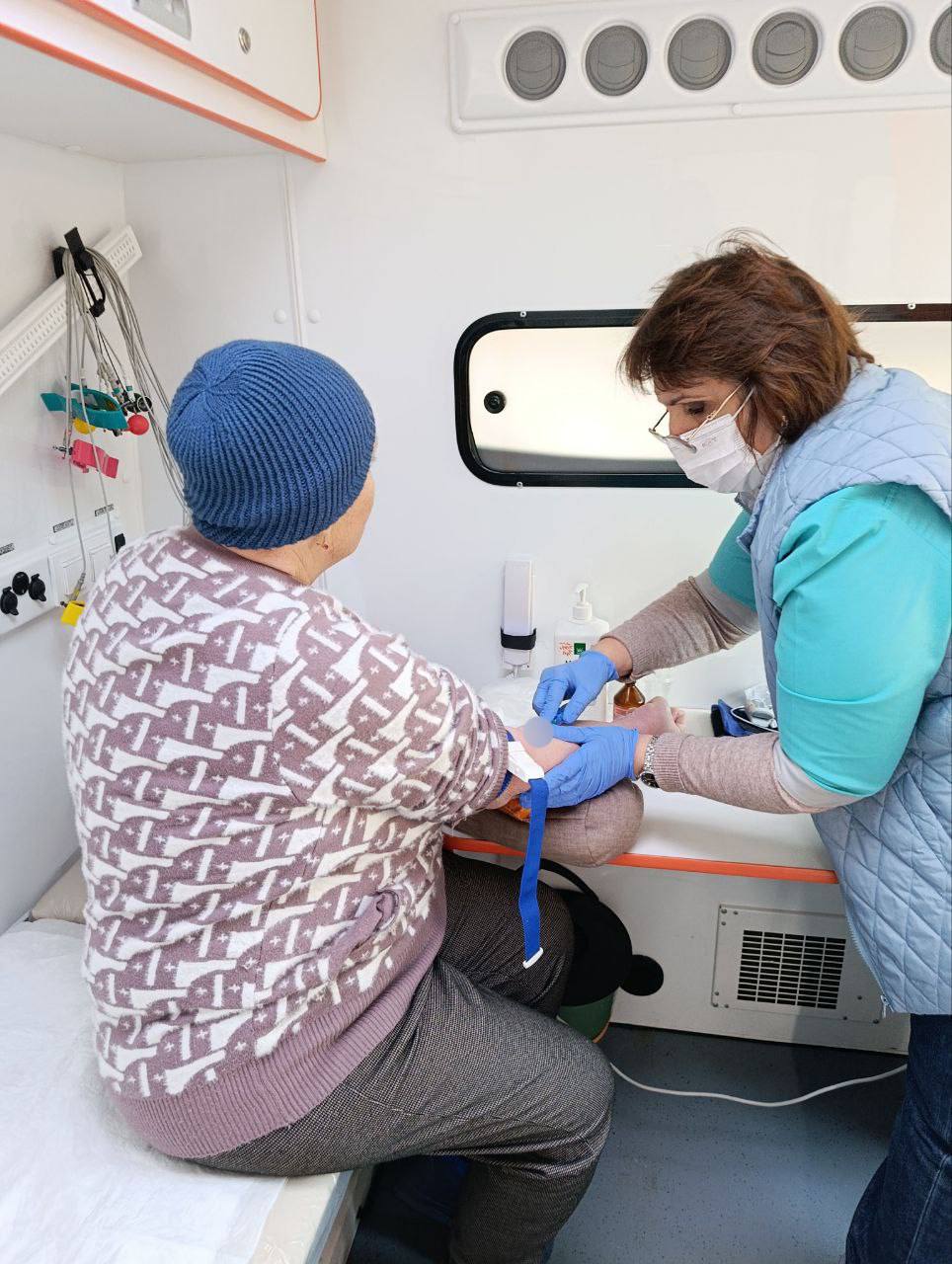 Специалисты Славяносербской ЦРБ провели выездной осмотр жителей пгт.Родаково