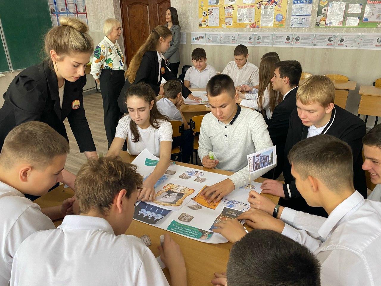 Лутугинская школа приняла гостей в рамках «Луганской кругосветки» Лутугинская школа приняла гостей в рамках «Луганской кругосветки»