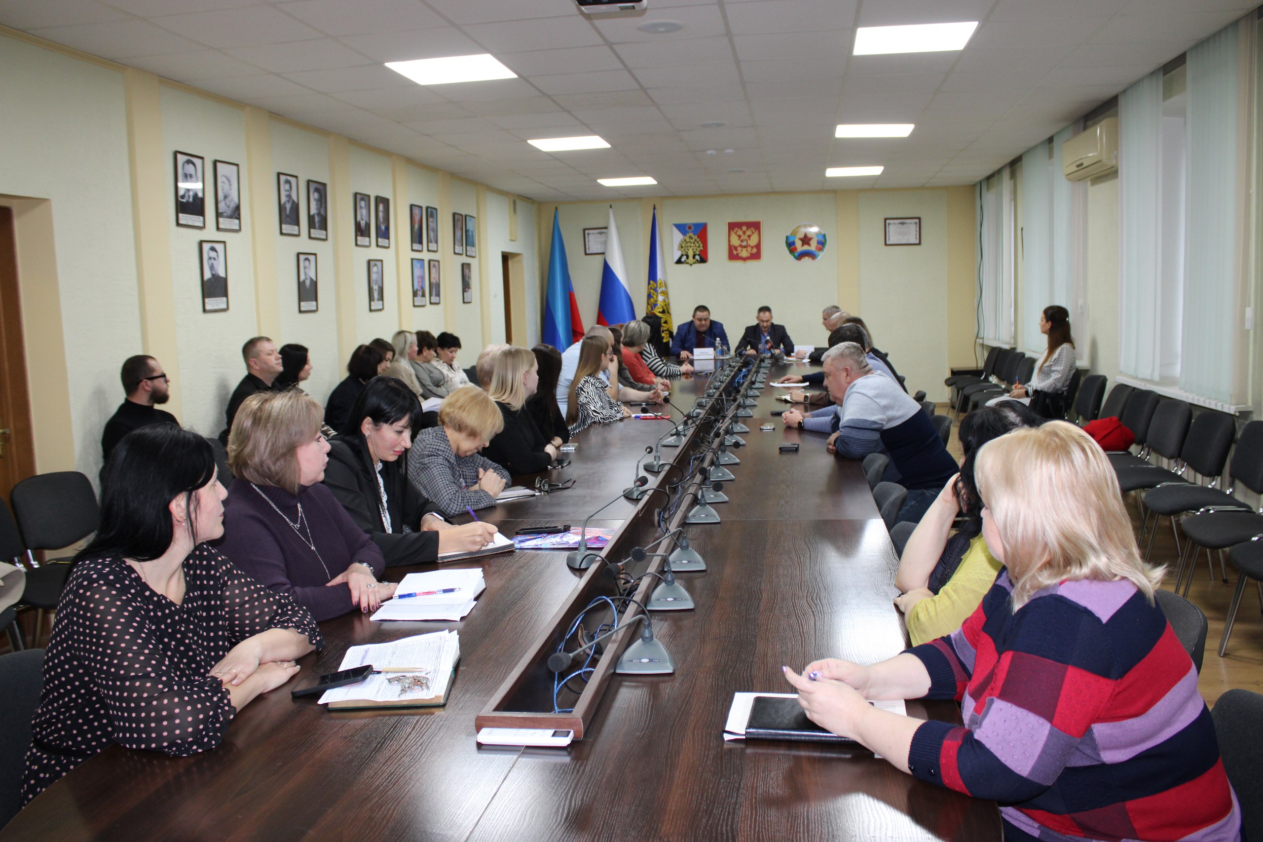 Сегодня в администрации городского округа город Ровеньки состоялись публичные слушания с участием Главы городского округа Андрея Рубанцова по проекту внесения изменений в Правила благоустройства под председательством Евгения...