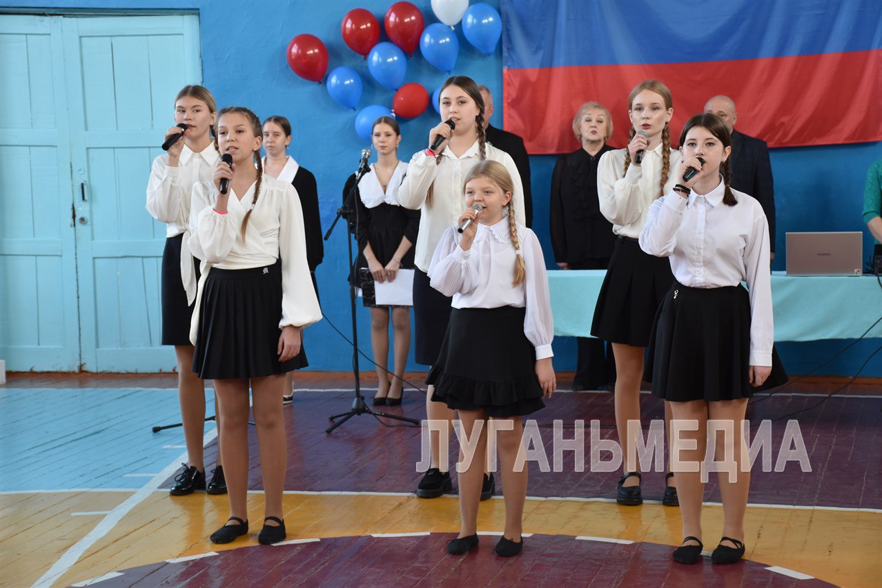 В Кировске открыта фотовыставка «Герои и подвиги: Наши земляки – Герои России» В Кировске открыта фотовыставка «Герои и подвиги: Наши земляки – Герои России»