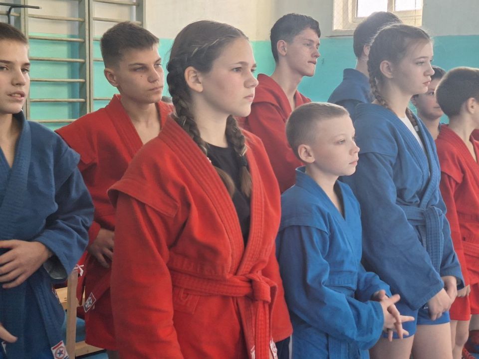 Новый ковёр для самбистов Ясеновской гимназии! Новый ковёр для самбистов Ясеновской гимназии!