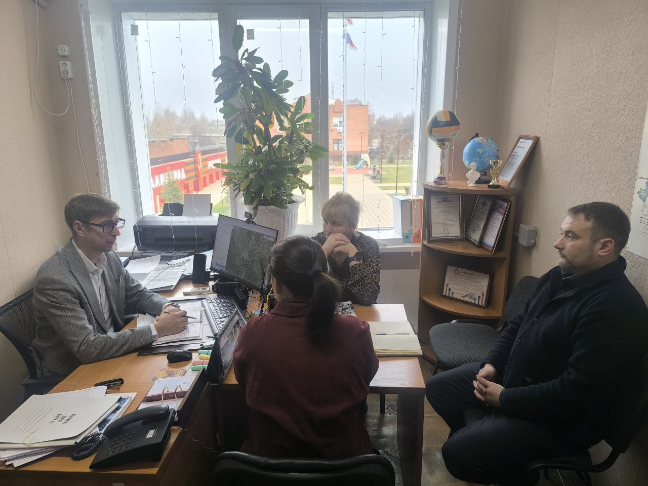 Альберт Зинченко: Сегодня заместитель Главы Станично-Луганского муниципального округа Анна Кулиш провела рабочее совещание с руководителями учреждений социальной сферы Альберт Зинченко: Сегодня заместитель Главы Станично-Луганского муниципального округа Анна Кулиш провела рабочее совещание с руководителями учреждений социальной сферы