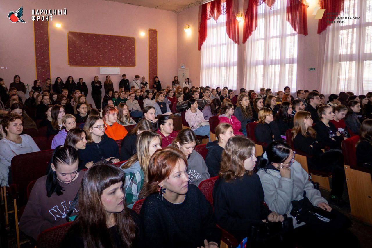 Молодёжка НФ провела масштабную агитацию в ГБОУ СПО ЛНР "Луганский колледж моды, парикмахерского искусства и компьютерных технологий"! Молодёжка НФ провела масштабную агитацию в ГБОУ СПО ЛНР "Луганский колледж моды, парикмахерского искусства и компьютерных технологий"!