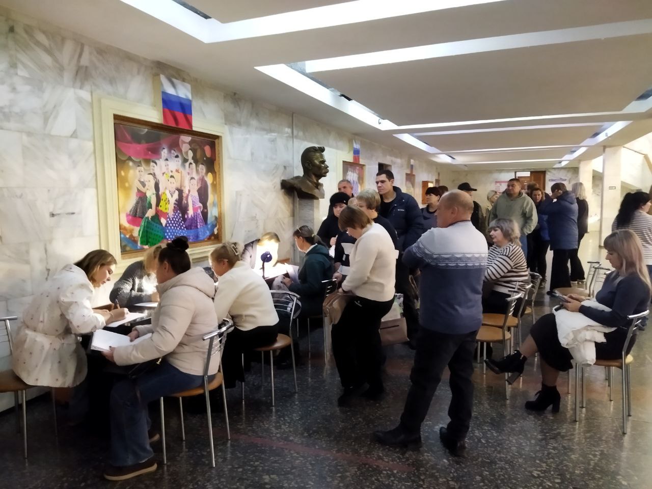 Сегодня в Ровеньках Комитет семей и воинов Отечества проделал важную работу, развернув выездной консультативный пункт Сегодня в Ровеньках Комитет семей и воинов Отечества проделал важную работу, развернув выездной консультативный пункт