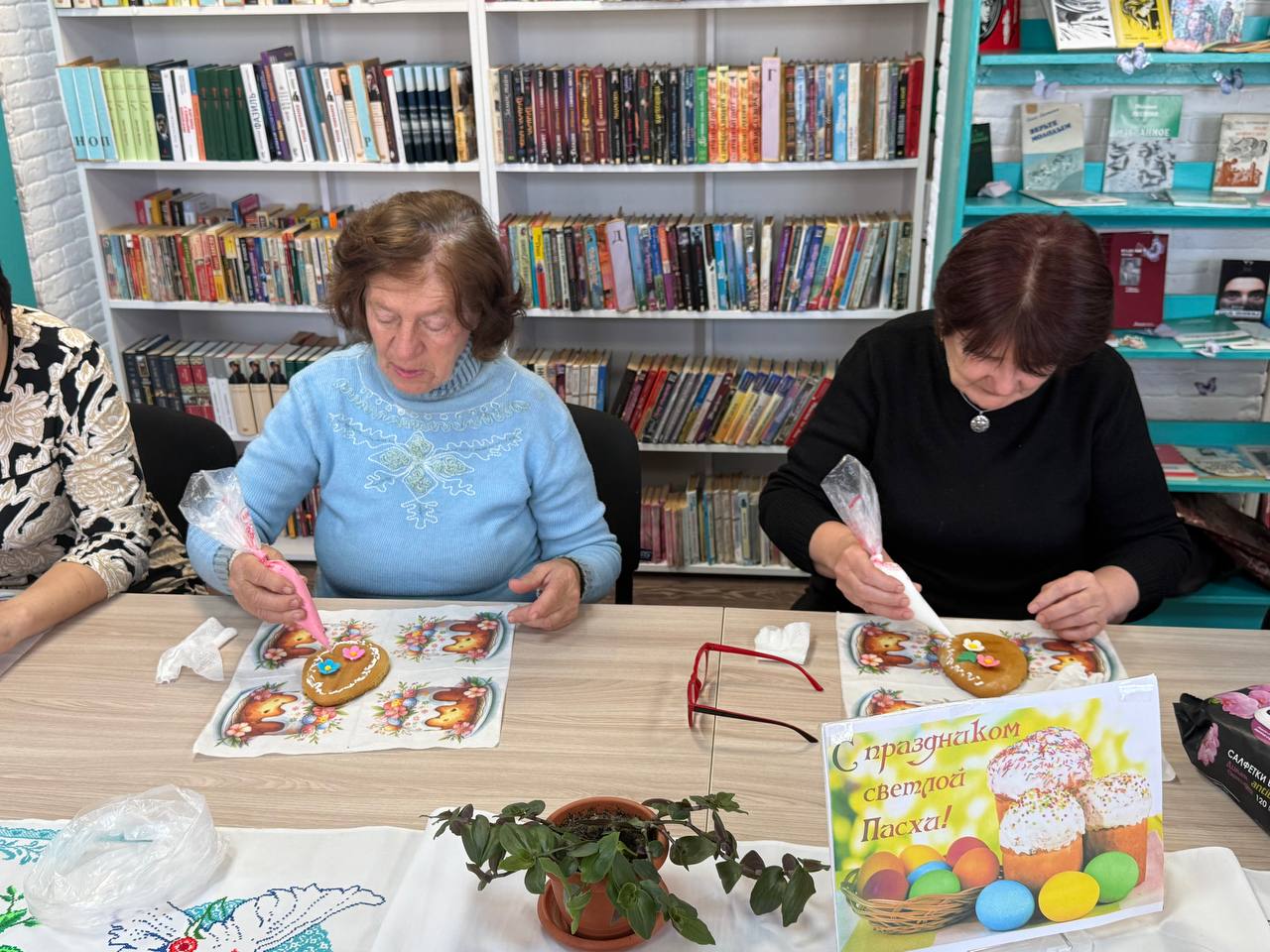 Пенсионеры из Марковки активно общаются и обучаются благодаря «Университету третьего возраста» Пенсионеры из Марковки активно общаются и обучаются благодаря «Университету третьего возраста»