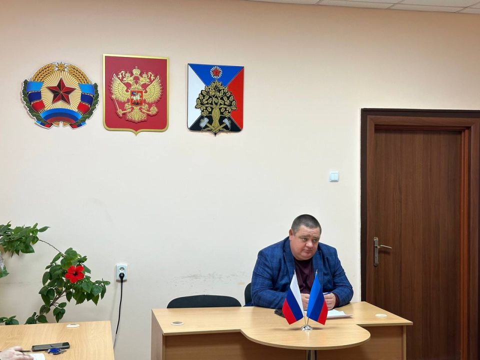 Глава городского округа Ровеньки Андрей Рубанцов провёл личный приём граждан Глава городского округа Ровеньки Андрей Рубанцов провёл личный приём граждан