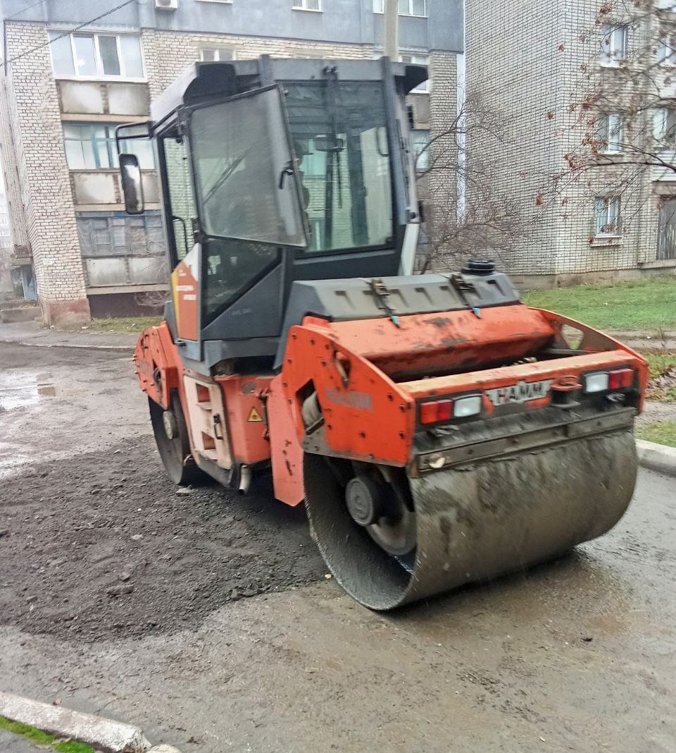 Коммунальные службы проводят работы на территории города Коммунальные службы проводят работы на территории города