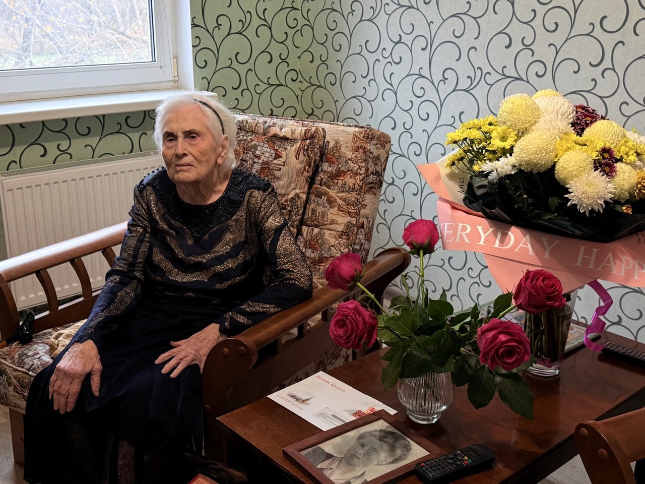 Сергей Козенко: Начал рабочую неделю с приятной миссии - поздравил с 95-летним юбилеем сразу двух жительниц Краснодонщины: Хицкову Нину Евдокимовну и Замаеву Александру Емельяновну Сергей Козенко: Начал рабочую неделю с приятной миссии - поздравил с 95-летним юбилеем сразу двух жительниц Краснодонщины: Хицкову Нину Евдокимовну и Замаеву Александру Емельяновну