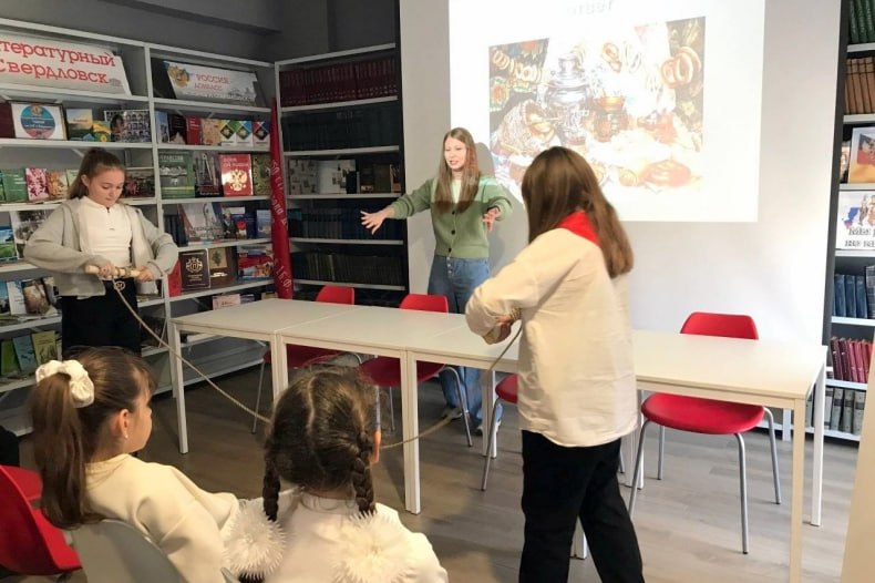 Этнографический экскурс «Кузьминки зимние. Встреча зимы» прошел в Свердловской библиотеке им. В.П