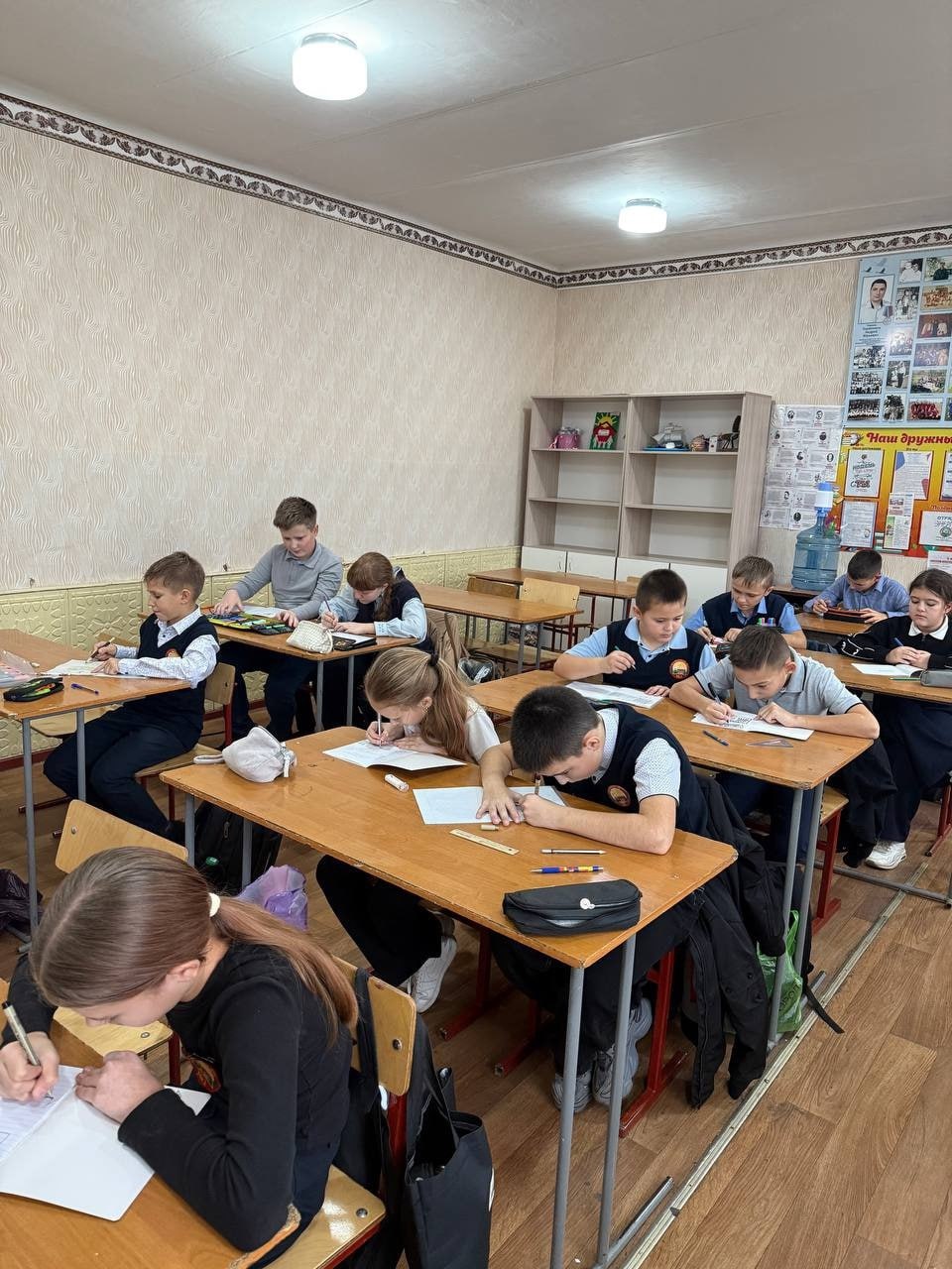 В Лутугинской средней школе №1 прошла акция «Нет ненависти и вражде» В Лутугинской средней школе №1 прошла акция «Нет ненависти и вражде»