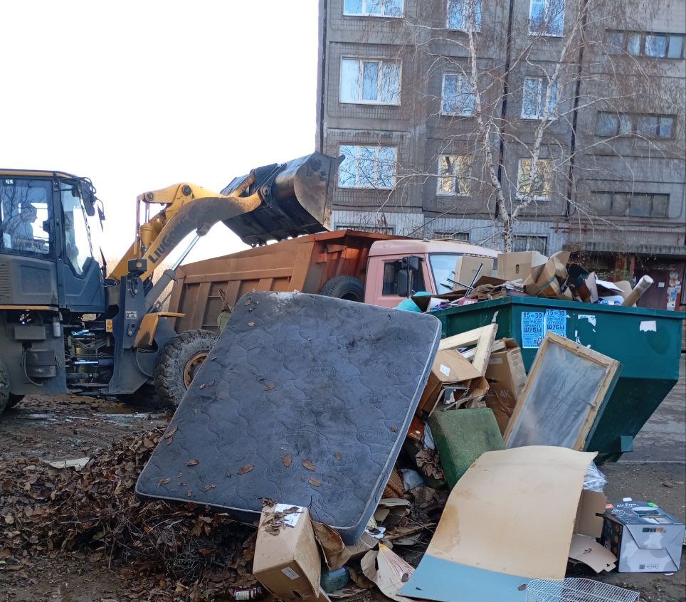 Коммунальные службы проводят работы на территории города Коммунальные службы проводят работы на территории города