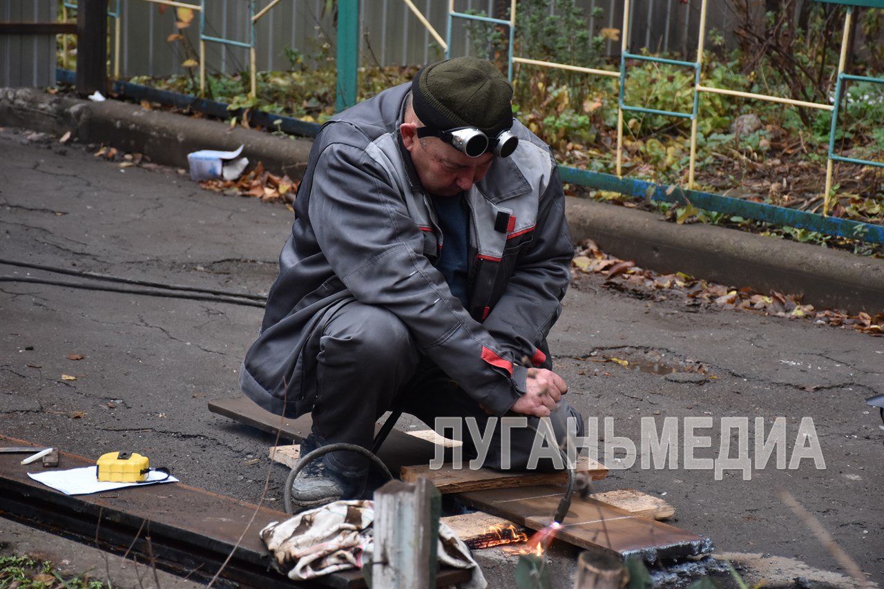 В Алчевске продолжается работа по ликвидации последствий взрыва в жилом доме по улице Гмыри В Алчевске продолжается работа по ликвидации последствий взрыва в жилом доме по улице Гмыри