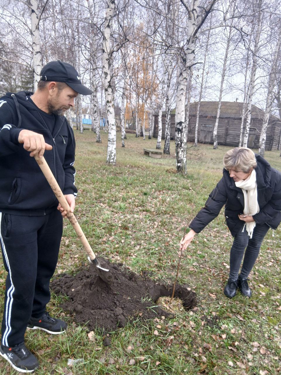 В рамках всероссийской акции партийного проекта «Единой России» «Чистая страна» жители села Воеводское при непосредственном участии члена партии «Единая Россия» Татьяны Чернявской совместно с семьёй Жуковых приняли участие в...
