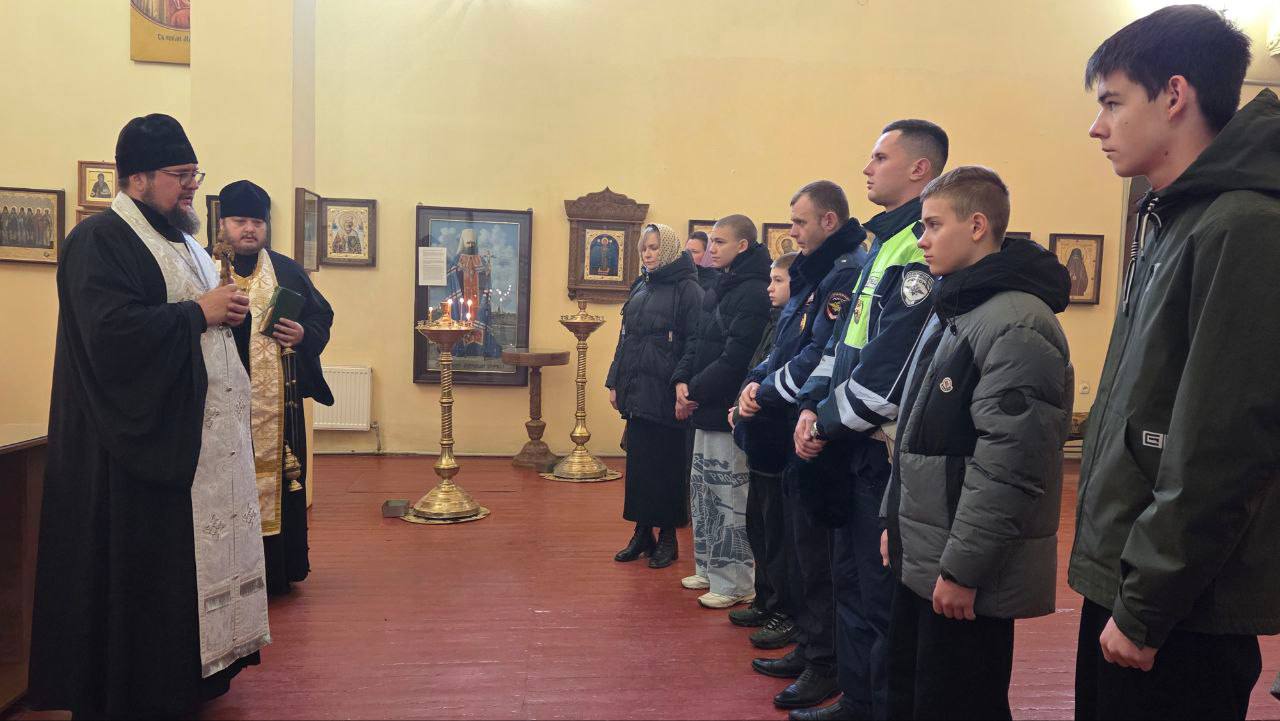 В Брянке сотрудники Госавтоинспекции приняли участие в литии, посвященной Всемирному дню памяти жертв дорожно-транспортных происшествий В Брянке сотрудники Госавтоинспекции приняли участие в литии, посвященной Всемирному дню памяти жертв дорожно-транспортных происшествий