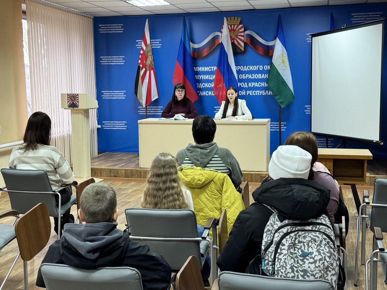 В рамках проведения Всероссийского дня правовой помощи детям на территории г. Красный Луч в библиотеке Администрации городского округа муниципальное образование городской округ город Красный Луч Луганской Народной Республики... В рамках проведения Всероссийского дня правовой помощи детям на территории г. Красный Луч в библиотеке Администрации городского округа муниципальное образование городской округ город Красный Луч Луганской Народной Республики...