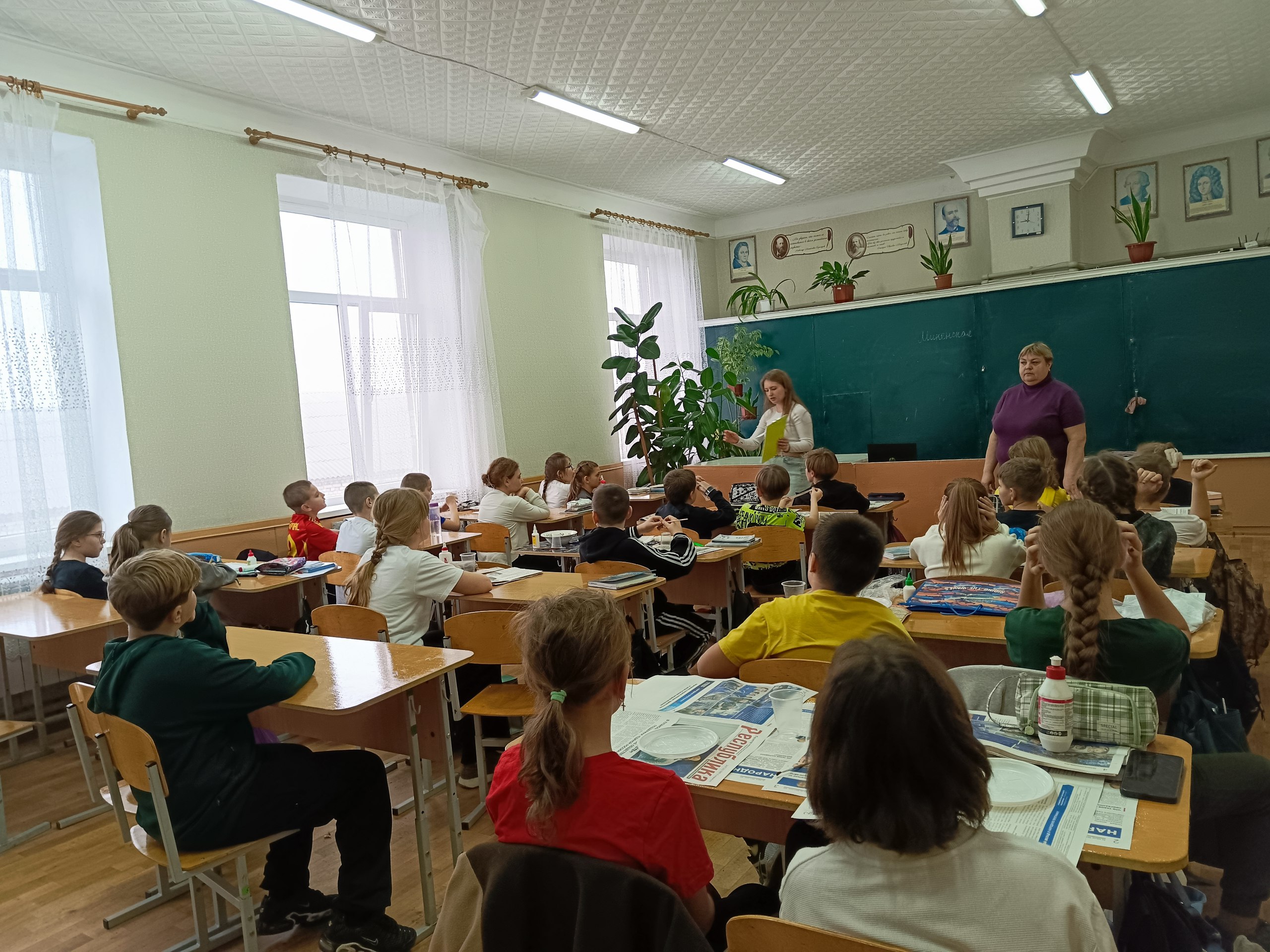 В рамках месячника правовых знаний, сотрудники Дома культуры им. Ленина пгт Новодарьевка провели правовой квест «Защити свои права», для обучающихся Новодарьевской школы им. В.Д. Луганского» В рамках месячника правовых знаний, сотрудники Дома культуры им. Ленина пгт Новодарьевка провели правовой квест «Защити свои права», для обучающихся Новодарьевской школы им. В.Д. Луганского»