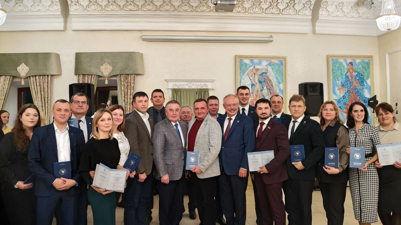 Депутаты Народного Совета и сотрудники Аппарата изучили лучшие практики коллег из Республики Татарстан Депутаты Народного Совета и сотрудники Аппарата изучили лучшие практики коллег из Республики Татарстан