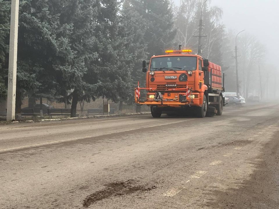 Спецтехника из Ивановской области помогает поддерживать в порядке дороги Марковского округа Спецтехника из Ивановской области помогает поддерживать в порядке дороги Марковского округа