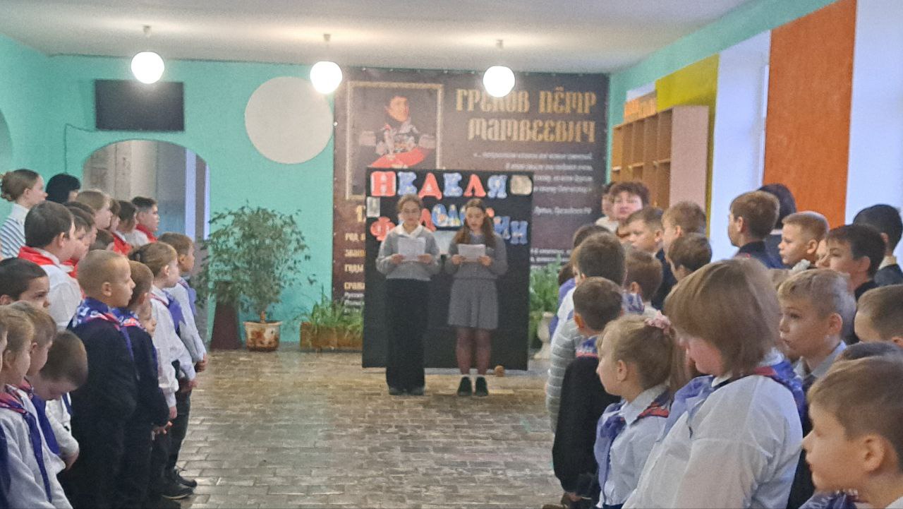 Сегодня в «Станично-Луганской средней школе имени Грекова П.М.» была открыта Неделя филологии, которая посвящена Владимиру Далю - выдающемуся писателю, лингвисту, этнографу, автору Толкового словаря живого великорусского... Сегодня в «Станично-Луганской средней школе имени Грекова П.М.» была открыта Неделя филологии, которая посвящена Владимиру Далю - выдающемуся писателю, лингвисту, этнографу, автору Толкового словаря живого великорусского...