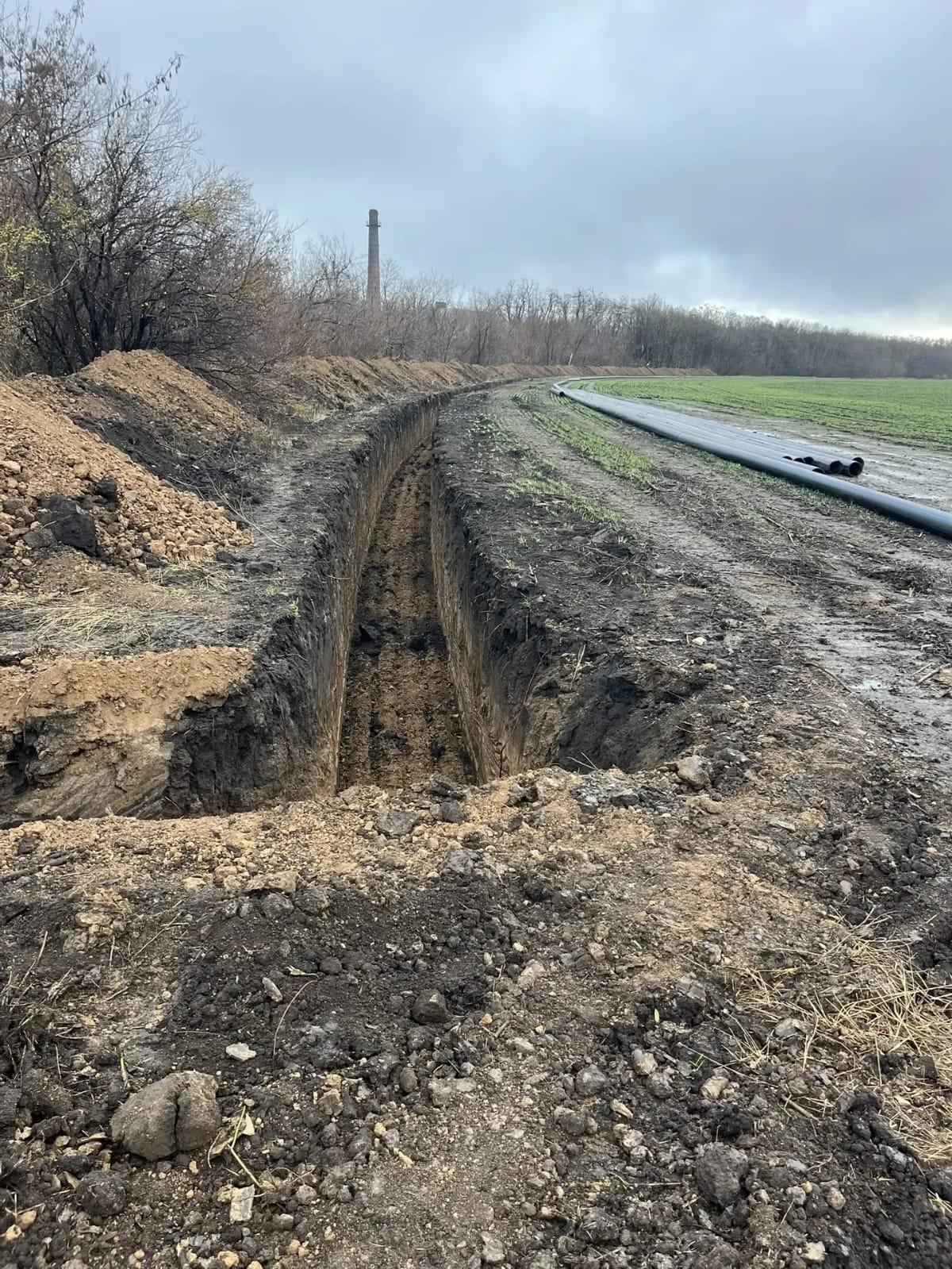 В Ровеньках продолжается ремонт водовода Курган – Новодарьевка В Ровеньках продолжается ремонт водовода Курган – Новодарьевка