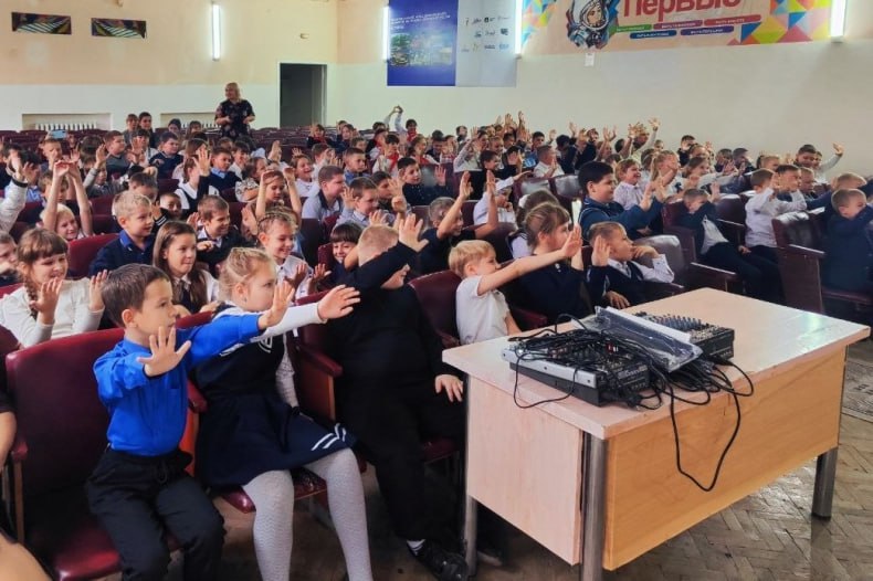 Красноярский край помогает нашему округу не только в восстановлении инфраструктуры, но и участвует в культурно-просветительской жизни территории Красноярский край помогает нашему округу не только в восстановлении инфраструктуры, но и участвует в культурно-просветительской жизни территории