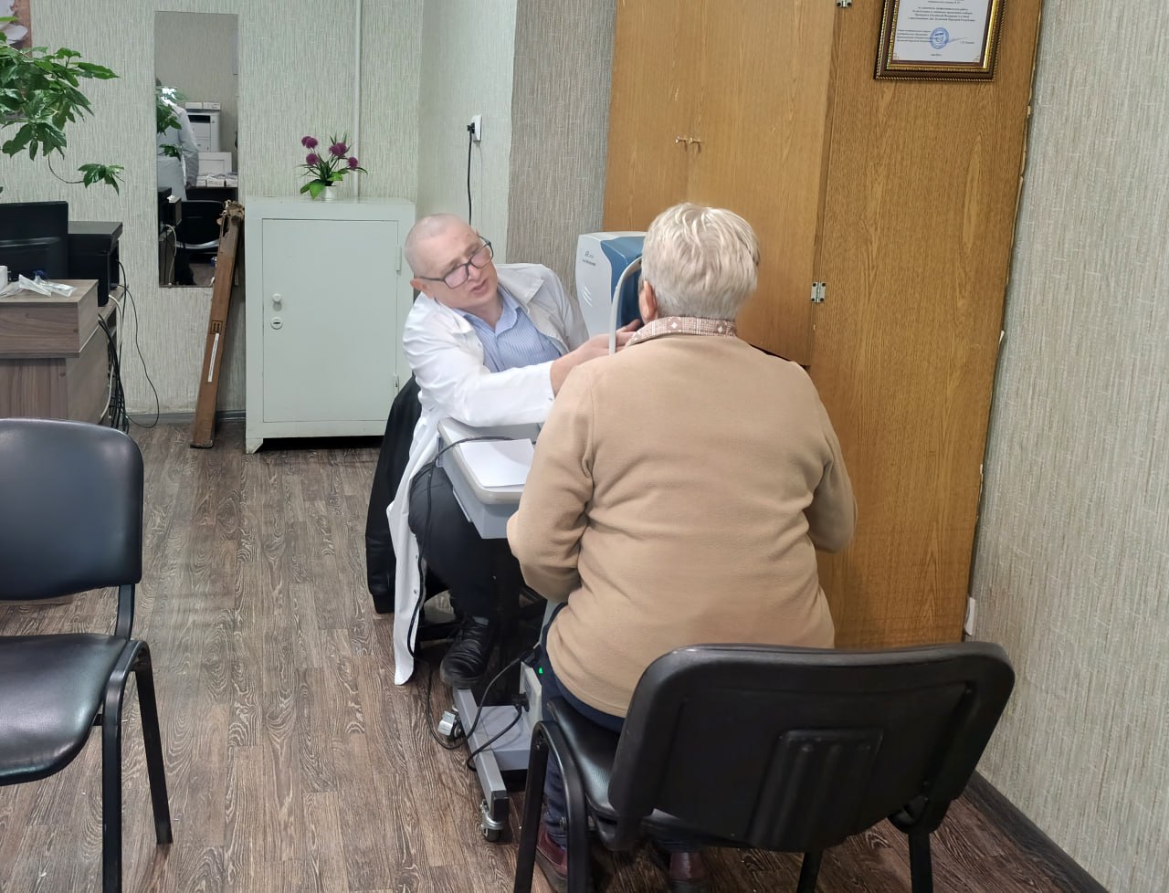 Жители Краснодонщины получили бесплатную помощь офтальмологов из Красноярска