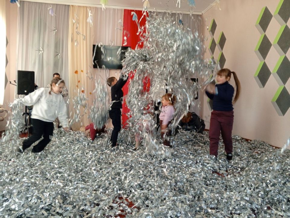 В Малоивановском Доме культуры состоялось яркое и незабываемое событие — серебряная вечеринка! Это мероприятие стало настоящим праздником для всех присутствующих, подарив им массу положительных эмоций и впечатлений В Малоивановском Доме культуры состоялось яркое и незабываемое событие — серебряная вечеринка! Это мероприятие стало настоящим праздником для всех присутствующих, подарив им массу положительных эмоций и впечатлений