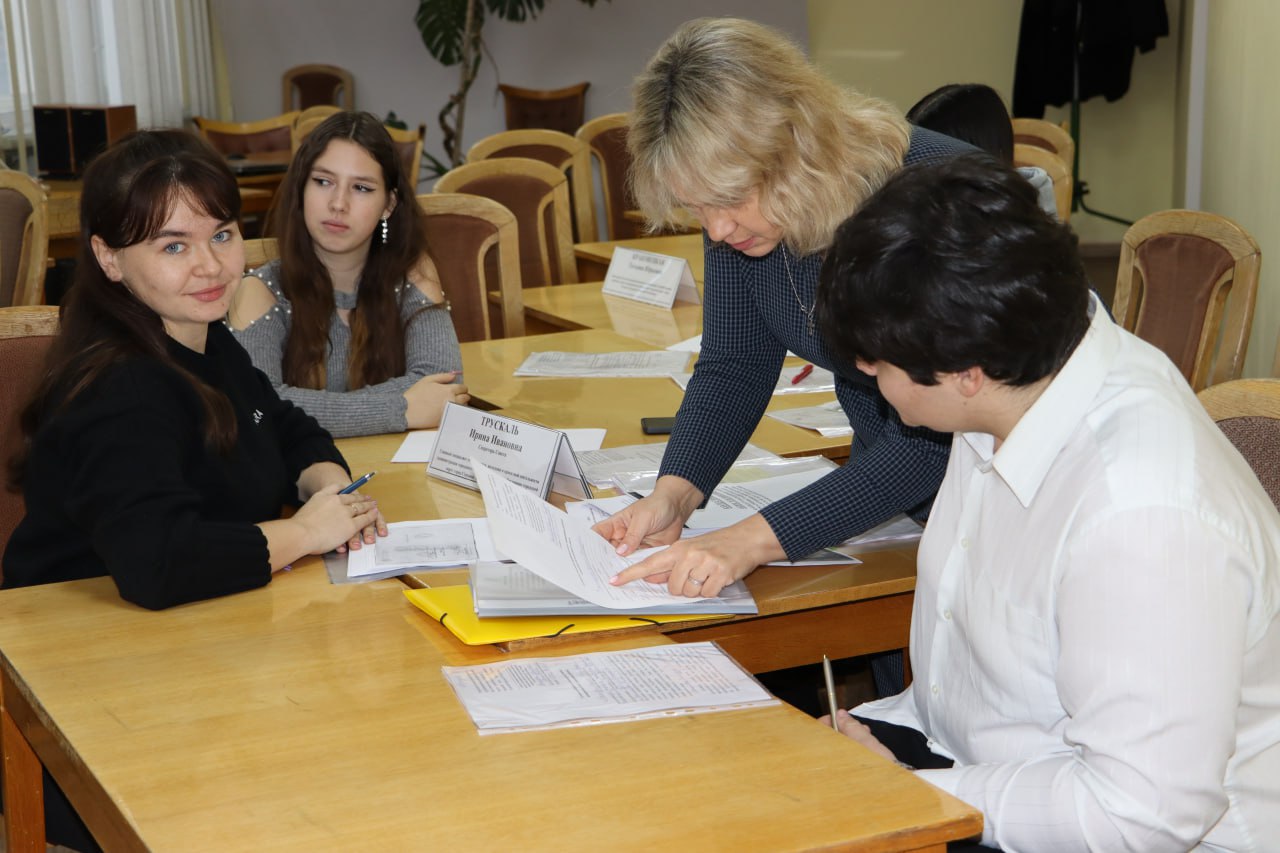 В Администрации Стаханова продолжается конкурсный отбор в Молодёжный совет В Администрации Стаханова продолжается конкурсный отбор в Молодёжный совет