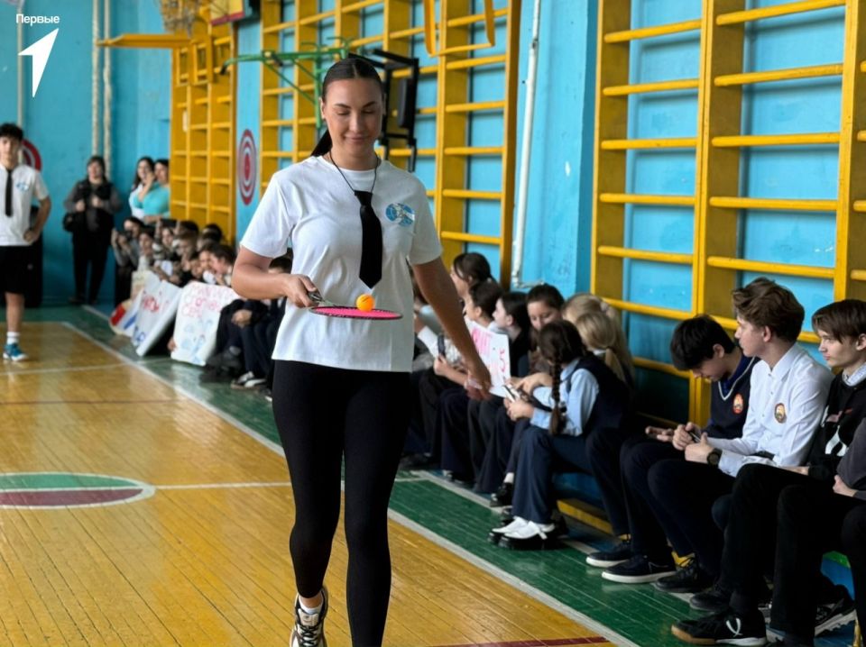 Праздник спорта и единства прошел в Лутугинской средней школе №1 Праздник спорта и единства прошел в Лутугинской средней школе №1