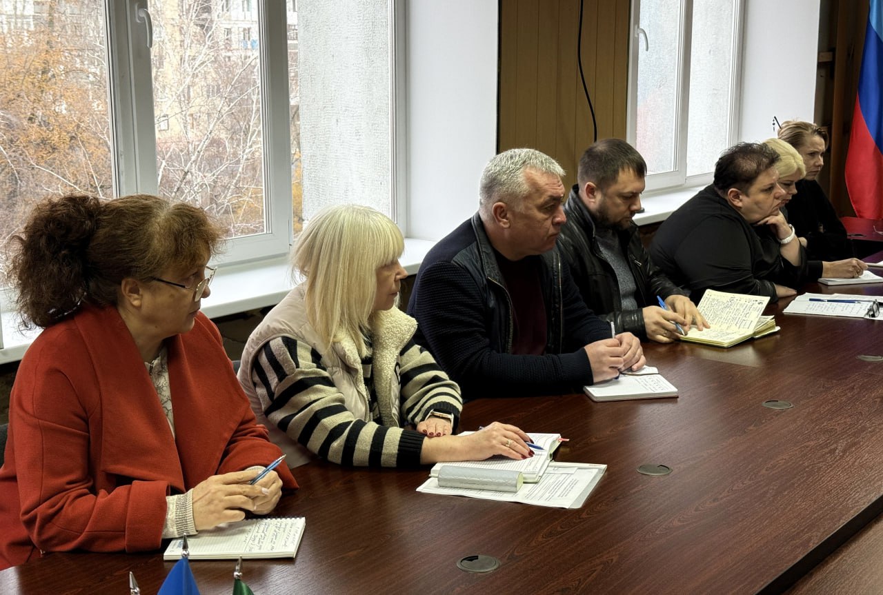 Евгений Шаталин: Совместно с первым заместителем Игорем Шмидтом провёл совещание с руководителями структурных подразделений администрации города Рубежное Евгений Шаталин: Совместно с первым заместителем Игорем Шмидтом провёл совещание с руководителями структурных подразделений администрации города Рубежное