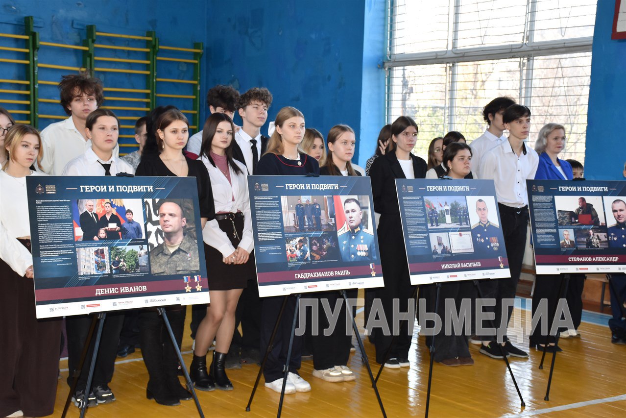 В Кировске открыта фотовыставка «Герои и подвиги: Наши земляки – Герои России»