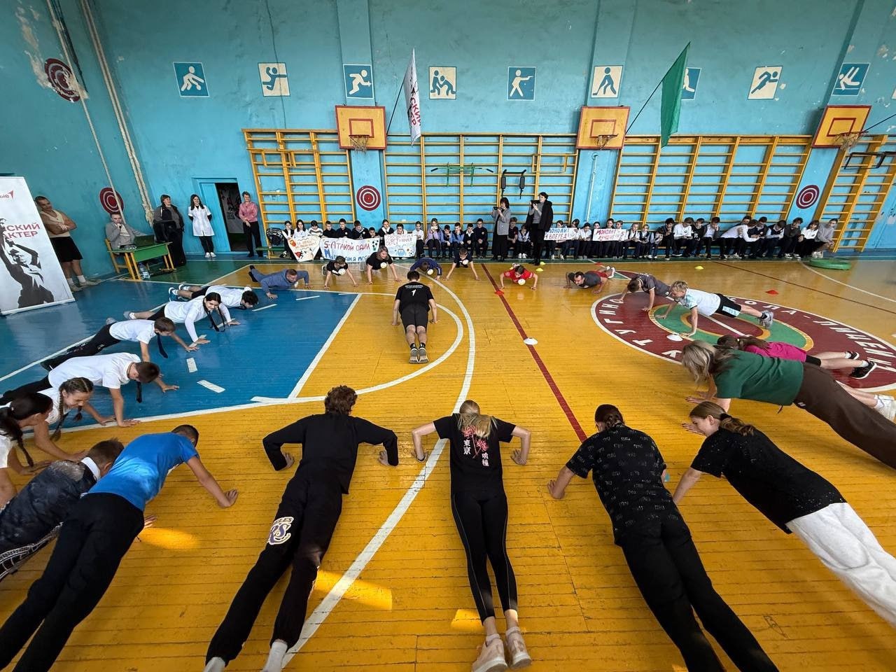 Праздник спорта и единства прошел в Лутугинской средней школе №1 Праздник спорта и единства прошел в Лутугинской средней школе №1