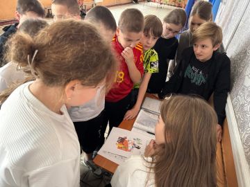 В рамках месячника правовых знаний, сотрудники Дома культуры им. Ленина пгт Новодарьевка провели правовой квест «Защити свои права», для обучающихся Новодарьевской школы им. В.Д. Луганского»