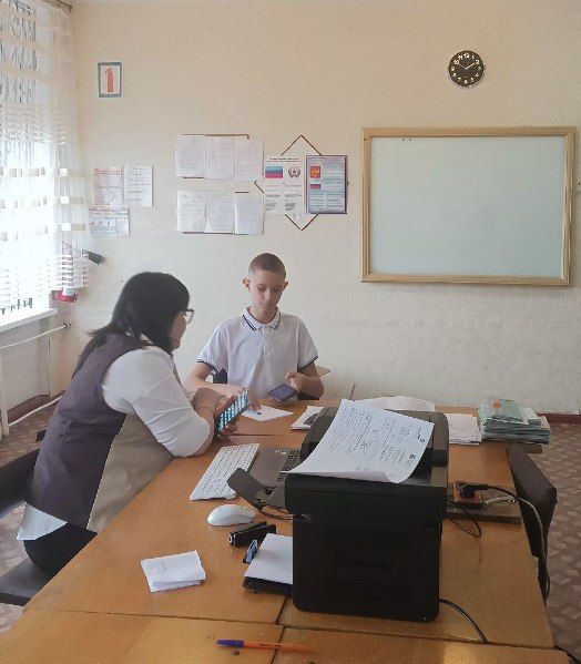 С Сотрудники отделения ГБУ ЛНР «МФЦ» в рамках проекта «Цифровая грамотность» провели ряд мероприятий в учебных заведениях Луганской Народной Республики С Сотрудники отделения ГБУ ЛНР «МФЦ» в рамках проекта «Цифровая грамотность» провели ряд мероприятий в учебных заведениях Луганской Народной Республики