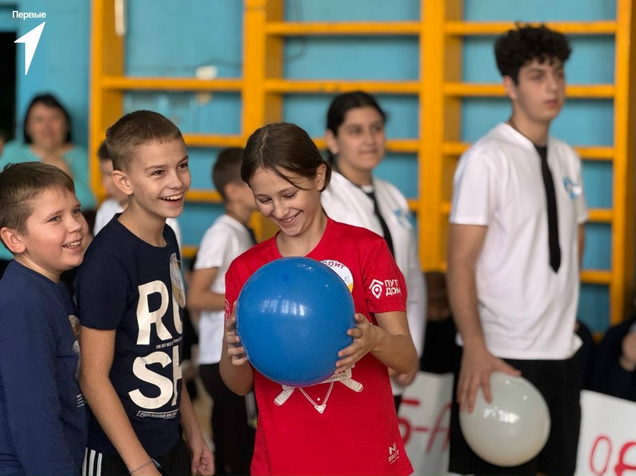 Праздник спорта и единства прошел в Лутугинской средней школе №1 Праздник спорта и единства прошел в Лутугинской средней школе №1
