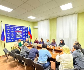 Сергей Козенко: В соответствии с установленным графиком, сегодня в городе Молодогвардейске провел встречу с членами семей погибших участников специальной военной операции