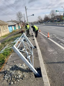 В поселке Георгиевка вдоль трассы Луганск – Лутугино – Красный Луч – граница ДНР устанавливают перильные ограждения