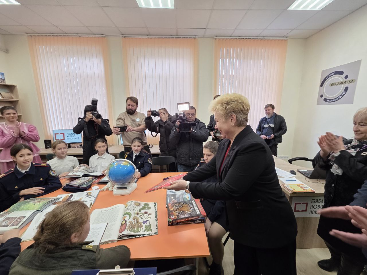 Ольга Бас: Благодаря национальному проекту «Семья» в Станице Луганской открылась современная модульная библиотека нового поколения «Казачок» Ольга Бас: Благодаря национальному проекту «Семья» в Станице Луганской открылась современная модульная библиотека нового поколения «Казачок»